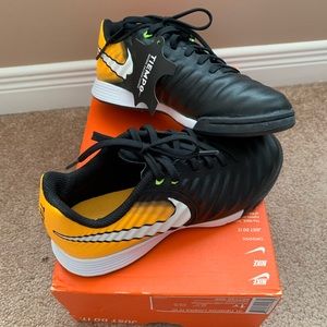BNIB Nike Kids TiempoX Ligera IV IC sneakers, size 1 (Y).